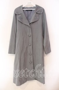 an another angelus / 薔薇刺繍ピーチスキンコート F ブルー O-25-11-27-041-CA-CO-OW-OS