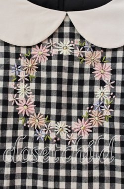 画像2: Fi.n.t / フラワーサークル刺繍ギンガムチェック半袖ワンピース  クロ×アイボリー O-25-11-27-078-CA-OP-IG-OS