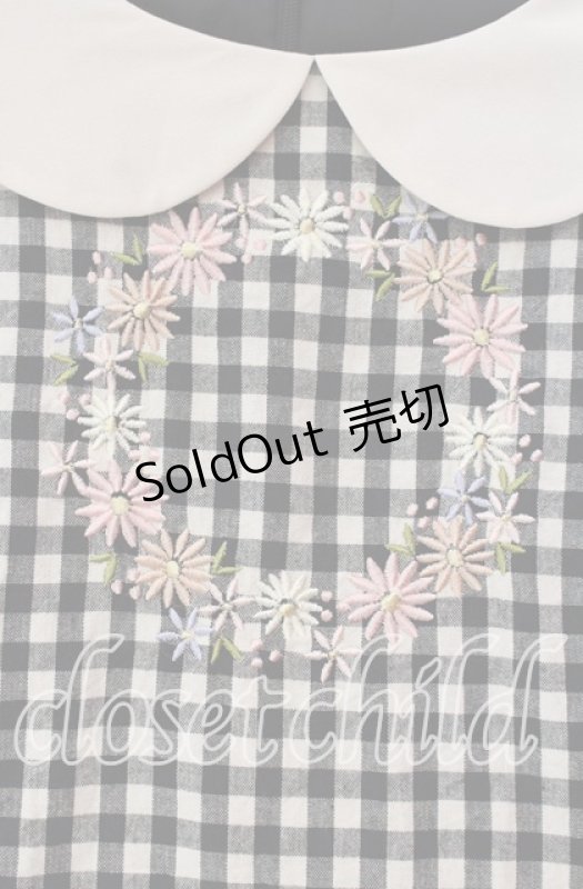 画像2: 【SALE】Fi.n.t / フラワーサークル刺繍ギンガムチェック半袖ワンピース  クロ×アイボリー O-25-11-27-078-CA-OP-IG-ZT332 (2)