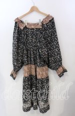 画像2: 【SALE】axes femme NOSTALGIE / 小花柄切り替えワンピース  クロ O-25-11-28-088-AX-OP-OW-ZH (2)