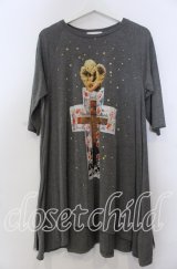 jouetie / 十字架プリントカットワンピース  グレー O-25-11-28-036-EL-TO-IG-ZT476
