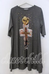 jouetie / 十字架プリントカットワンピース  グレー O-25-11-28-036-EL-TO-IG-ZT476