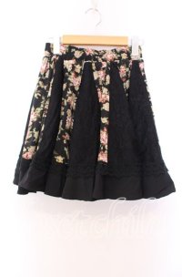 axes femme / 花柄パッチワークスカート Ｍ クロ O-25-11-29-077-AX-SK-IG-OS