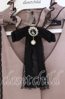 画像2: Rojita / スタンドカラーリボンブローチ付ブラウス  ピンク×クロ O-25-12-02-1036-LO-BL-IG-OS