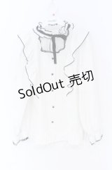 Rojita / デコルテ開きラッフルボリュームブラウス  シロ×クロ O-25-12-02-1051-LO-BL-IG-OS