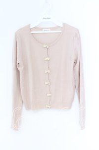 LODISPOTTO / ビジューベロアリボンカーディガン  ピンクベージュ O-25-12-02-1018-LO-TO-IG-OS