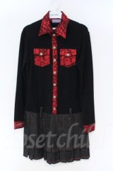 Qutie Frash / ドラゴンサテン切替デニムプリーツワンピース  ブラック×レッド O-25-12-03-012-QU-OP-OW-ZT1208B