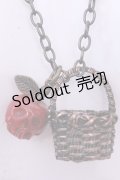 Q-pot. / 白雪姫/毒リンゴ＆バスケットネックレス  アンティークゴールド×レッド O-25-12-04-1013-QP-AC-OW-OS