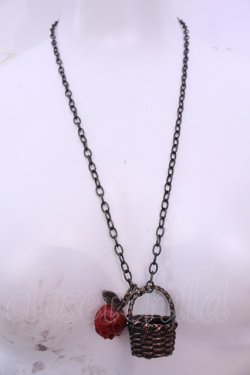 画像2: Q-pot. / 白雪姫/毒リンゴ＆バスケットネックレス  アンティークゴールド×レッド O-25-12-04-1013-QP-AC-OW-OS