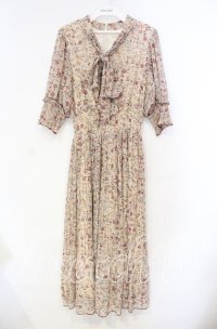 An MILLE / フラワーリボンタイプリーツワンピース  ベージュ O-25-12-04-084-EL-OP-OW-OS