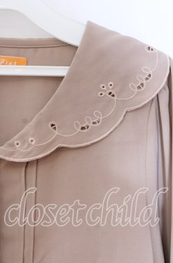 画像2: Fi.n.t / ヒートカット襟ブラウス F ベージュ O-25-12-04-016-CA-BL-OW-OS