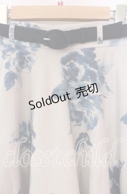 画像2: an another angelus / ベルト付きアートローズ柄フレアースカート【洗える】 F ブルー O-25-12-04-017-CA-SK-OW-OS