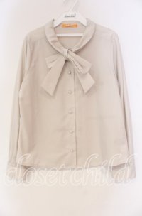 Fi.n.t  / タックリボンタイシャツ F ベージュ O-25-12-04-022-LO-BL-OW-OS