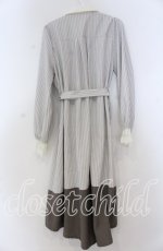 画像2: axes femme / 襟付バイカラーワンピース M グレージュ O-25-12-05-1019-AX-OP-OW-ZT013 (2)
