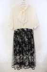 画像1: axes femme / リボン付レイヤード花柄ワンピース  アイボリー×クロ O-25-12-06-063-AX-OP-IG-ZT518 (1)