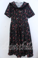 axes femme / チェリーローズ柄セーラーワンピース Ｍ クロ O-25-12-07-040-AX-OP-IG-ZT1212G