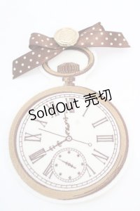 ALICE and the PIRATES / 時計うさぎのワッペンブローチ  ブラウン O-25-12-11-1062-PA-AC-OW-OS