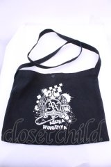 TRAVAS TOKYO / 【アイドルマスター シンデレラガールズ 二宮飛鳥×TRAVAS TOKYO】サコッシュ  ブラック O-25-12-11-1024-PU-BG-OW-OS