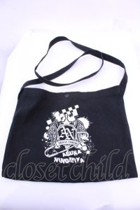 TRAVAS TOKYO / 【アイドルマスター シンデレラガールズ 二宮飛鳥×TRAVAS TOKYO】サコッシュ  ブラック O-25-12-11-1024-PU-BG-OW-OS