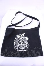 画像1: TRAVAS TOKYO / 【アイドルマスター シンデレラガールズ 二宮飛鳥×TRAVAS TOKYO】サコッシュ  ブラック O-25-12-11-1024-PU-BG-OW-ZT170 (1)