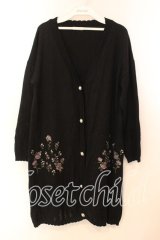 axes femme / バラ刺繍ロングニットカーデ  クロ O-25-12-13-090-AX-TO-IG-OS