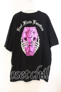 REFLEM / 箔プリントTEE F ブラック×ピンク O-25-12-13-022-PU-TO-OW-OS