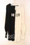 NieR Clothing / TWO-TONE BLACK×WHITE OUTER【指穴付き】パーカー  ブラック×ホワイト O-25-12-15-072-PU-TO-IG-OS