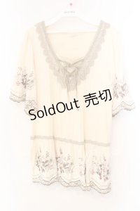 axes femme / カラー刺繍使いプルオーバー M 生成り O-25-12-16-060-AX-TO-IG-ZT1219Z