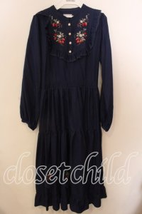 axes femme POETIQUE / ブロッキングベリー刺繍ワンピース  ネイビー O-25-12-17-081-AX-OP-IG-OS
