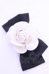 INGEBORG / カメリアクリップブローチ コサージュ  シロ×クロ O-25-12-18-2003-LO-AC-IG-OS