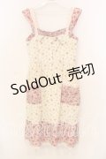 Jane Marple / リバティプリントのエプロン風ワンピース  アイボリー×ピンク O-25-12-20-057-JM-OP-IG-OS