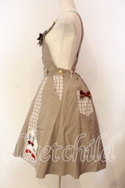 画像4: ALICE and the PIRATES / クリスのもこもこワッペンサロペットスカート  ベージュ O-25-12-20-014-PA-OP-OW-OS