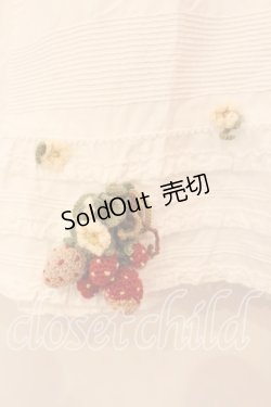 画像2: WONDERFUL WORLD / 苺編みぐるみ付きノースリーブブラウス  シロ O-25-12-25-067-LO-BL-IG-OS