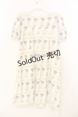 画像2: Emily Temple cute / キャラメルパッケージ柄ワンピース  アイボリー O-25-12-29-018-ET-OP-OW-ZT465