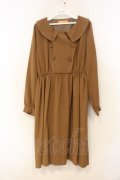 Fi.n.t / リボンタイ付きダブル釦ワンピース  ブラウン O-26-01-10-038-CA-OP-IG-OS