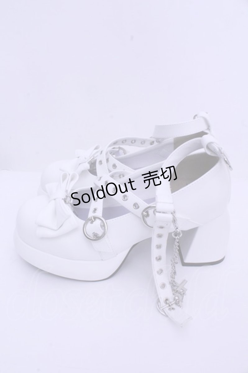 画像2: axes femme POETIQUE / クロスチャームおでこパンプス M シロ O-26-01-15-1027-AX-SH-IG-ZT273 (2)