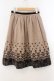 画像1: axes femme / 裾刺繍入りミディスカート M ベージュ O-26-01-15-074-AX-SK-YM-OS (1)
