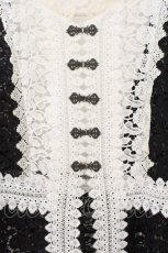 画像2: axes femme NOSTALGIE / 配色使い総レースガウン F クロ×キナリ O-26-01-17-061-AX-TO-OW-ZT560 (2)