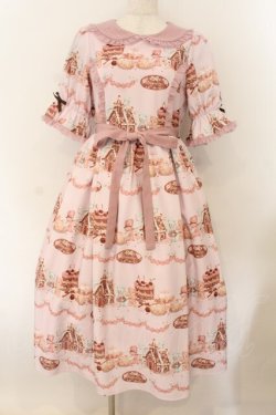 画像1: axes femme kawaii / お菓子の家柄ワンピース  ピンク O-26-01-17-019-AX-BL-IG-OS