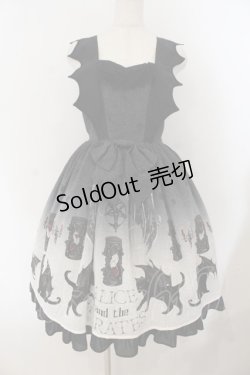 画像1: ALICE and the PIRATES / 悪魔猫と終末の砂時計柄ジャンパースカートI  クロ O-26-01-19-005-PA-OP-OW-OS