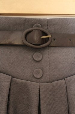 画像2: an another angelus / 合皮ベルト付きタックスカート  グレー O-26-01-19-1020-CA-SK-IG-OS