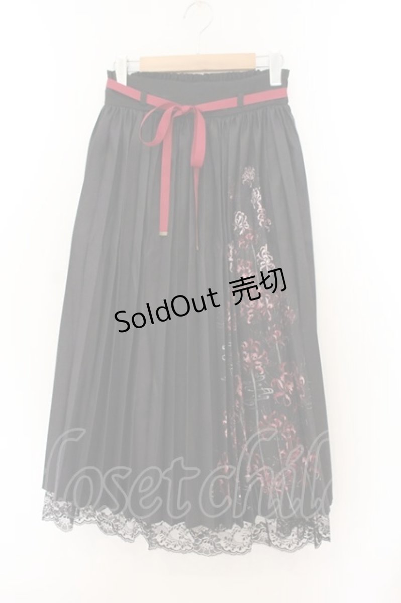 画像1: axes femme / 彼岸花柄プリーツスカート F クロ O-26-01-22-063-AX-SK-OW-ZT608 (1)