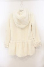 画像4: LIZ LISA / フード付きファーコート  オフシロ O-26-01-22-017-LO-CO-IG-ZTC062 (4)