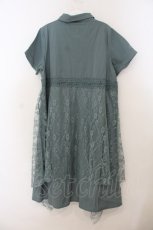 画像2: axes femme / レース重ねシャツワンピース  グリーン O-26-01-24-083-AX-OP-OW-ZT007 (2)