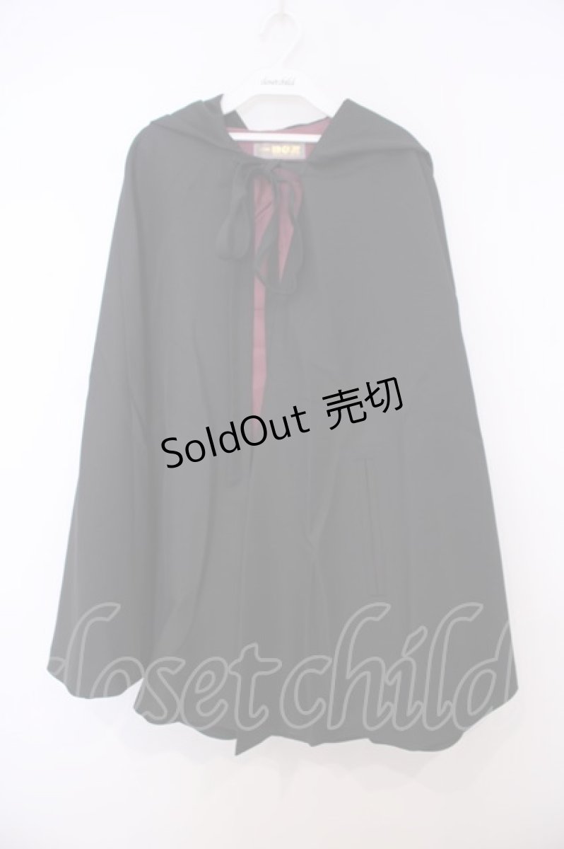 画像1: ATELIER BOZ / フード付きミニマント  ブラック・裏地ボルドー O-26-01-27-090-EL-JA-OW-OS (1)