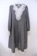 画像1: axes femme / ブローチ付ブロッキングワンピース【ブローチ欠品】 M グレー×オフシロ O-26-01-28-068-AX-OP-IG-OS (1)