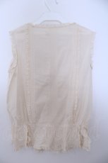 画像2: INGEBORG / タックフリルリボンベスト  アイボリー O-26-01-29-1081-LO-BL-IG-ZT602 (2)