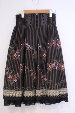 画像1: axes femme / フラワーブーケストライプスカート  クロ O-26-02-04-1057-AX-SK-IG-OS