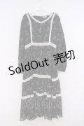 axes femme / レース使いティアード花柄ワンピース  クロ O-26-02-04-1068-AX-OP-IG-OS