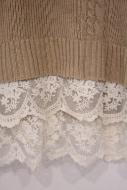 画像2: axes femme / 裾チュールレースニットベスト  ベージュ O-26-02-04-1020-AX-TO-IG-OS